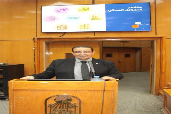 الدكتور عبد الرحمن حيدر المدير التنفيذي لمكتب إدارة المشروعات البحثية