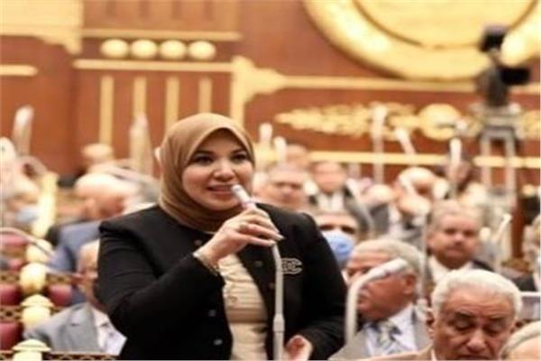 الدكتورة دينا هلالي