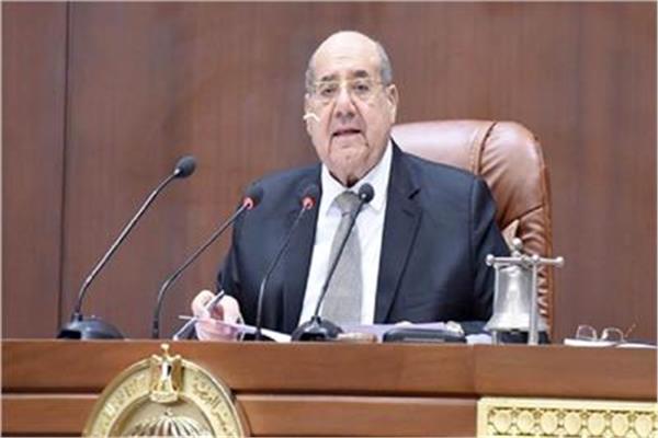 المستشار عبدالوهاب عبدالرازق رئيس مجلس الشيوخ خلال استقباله كيم جين بيو