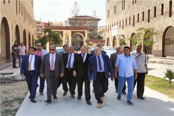 تفقد كليتي الطب والتمريض والمدن الجامعية بدمياط