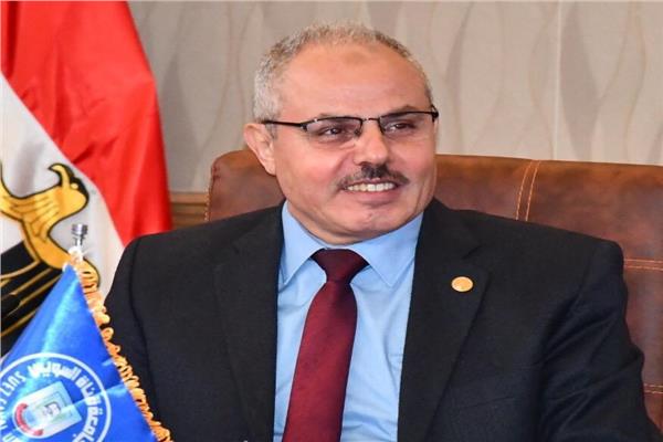 الدكتور ناصر مندور رئيس جامعة قناة السويس