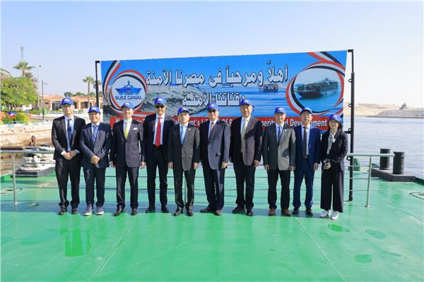 الفريق أسامة ربيع يلتقي وفد الخط الملاحي العالمي 