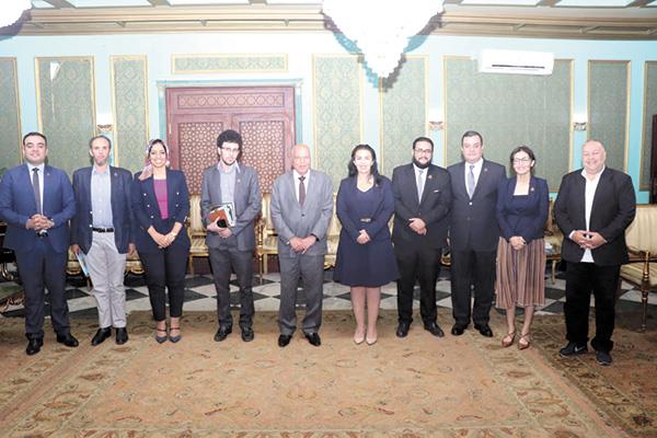 صورة تذكارية عقب اللقاء