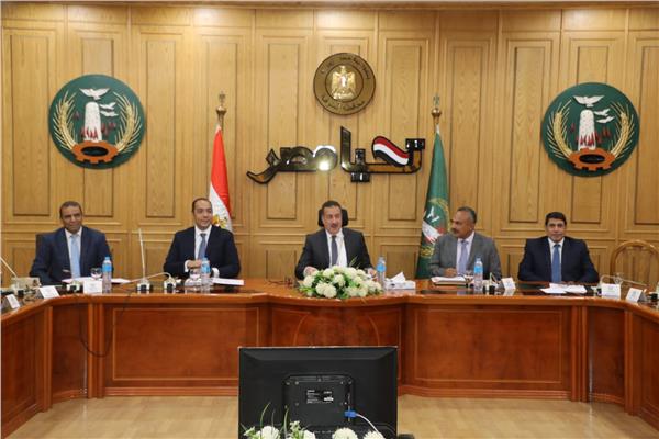 اللواء إبراهيم أبو ليمون محافظ المنوفية خلال الأجتماع