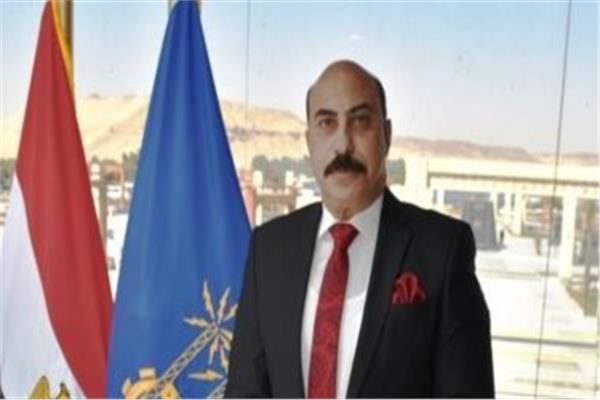 اللواء أشرف عطية محافظ أسوان