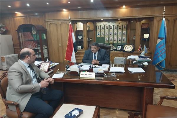 محرر بوابة أخبار اليوم خلال لقائه برئيس هية الطاقة الذرية