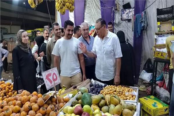 الدكتور ممدوح غراب محافظ الشرقية خلال الجولة 
