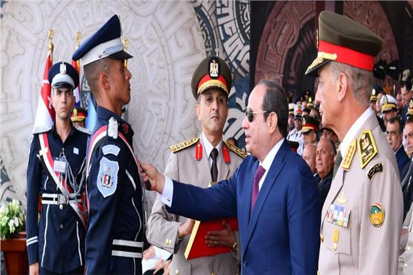 الرئيس السيسي يشهد حفل تخرج الطلاب - أرشيفية