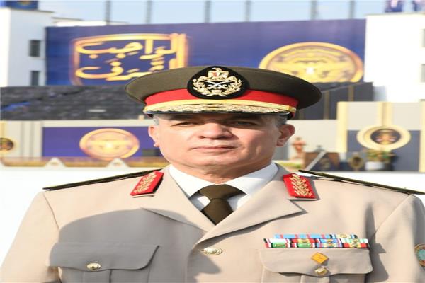 اللواء أكرم صلاح الدين محمود مديرالكلية العسكرية التكنولوجية