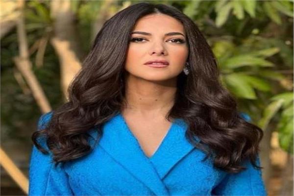 الفنانة دنيا سميرغانم