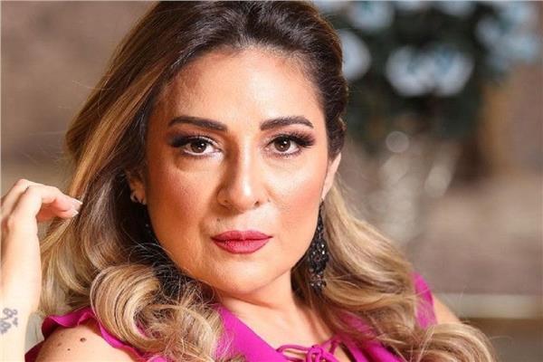 لورا عماد 