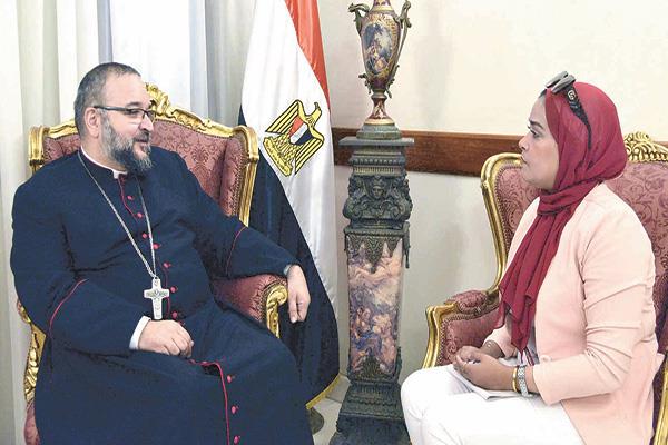 الخور أسقف بولس ساتى خلال حواره مع «الأحبار»