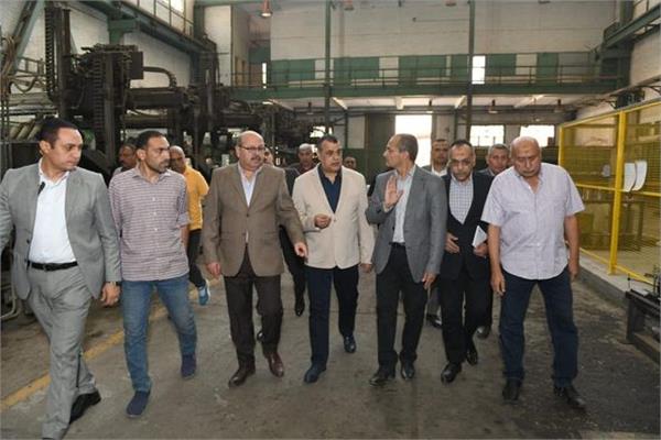 وزير الإنتاج الحربي يتفقد "حلوان للصناعات الهندسية