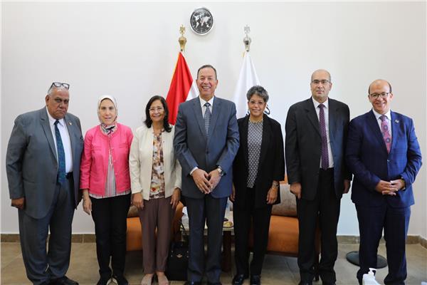 جامعة المنصورة الجديدة تستقبل وفدًا من كلية أوشن كونتي من الولايات المتحدة الأمريكية