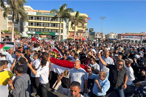 وقفة احتجاجية كبيرة من أهالي الغردقة