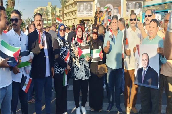 وقفة تضامنية مع الشعب الفلسطيني بالسويس