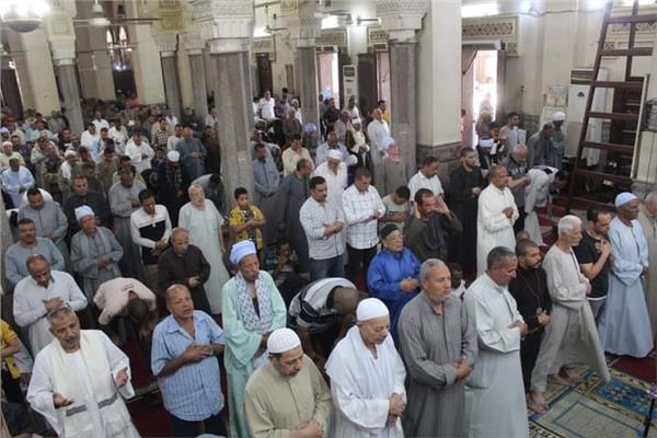 الآلاف من المواطنين  بسوهاج  يؤدون صلاة الغائب على شهدا ء فلسطين  