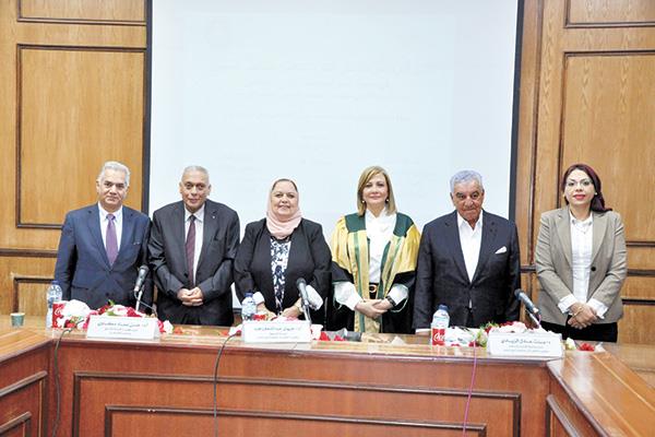 الكاتبة آمال عثمان