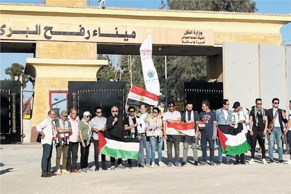  وفد نقابة المهن التمثيلية أمام معبر رفح