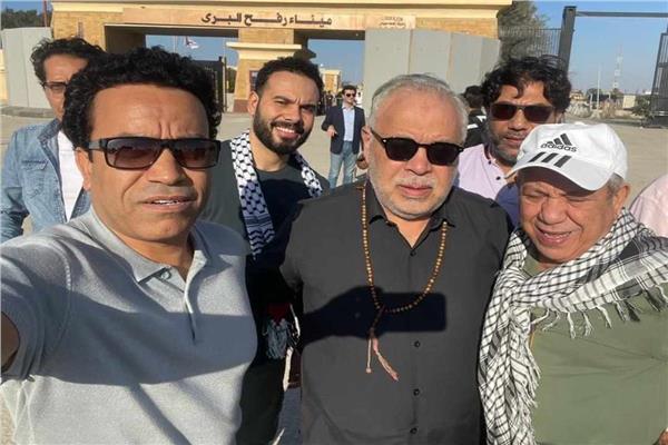 أشرف زكي وسامح حسين ومحمد محمود أمام معبر رفح دعمًا لفلسطين