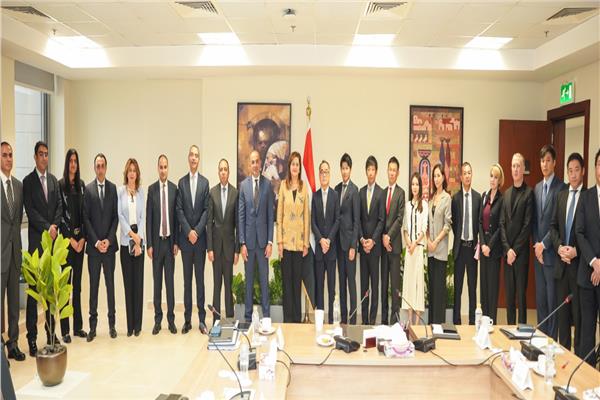 وزيرة التخطيط خلال اللقاء
