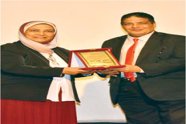 الدكتورة فاطمة أحمد ود. مجدى الناظر