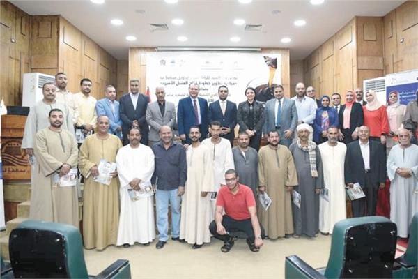 تسليم خطابات التطوير الخاصة بالعصارات