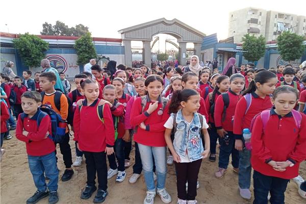 طلاب مدرسة منير عطية الابتدائية