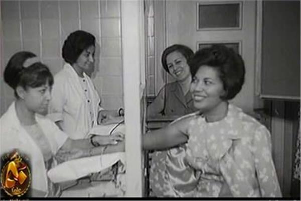 صورة أرشيفية للسيدات مصرية يتبرعن بدمهم في حرب 1973