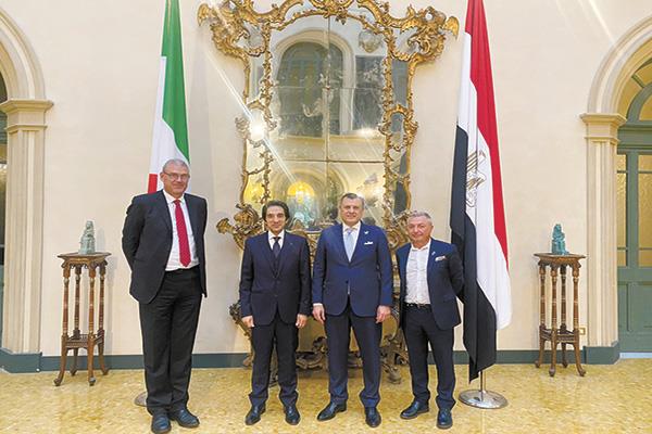 وزير السياحة يبحث فرص الاستثمار السياحى مع الجانب الإيطالى