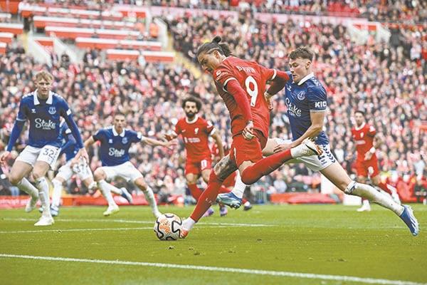 ليفربول فاز بالديربى على إيفرتون بهدفين سجلهما صلاح 