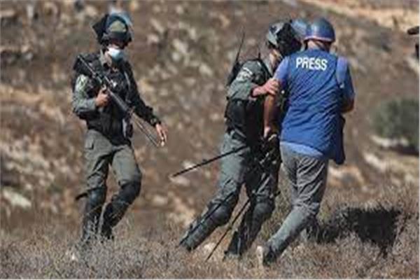 صورة أرشيفية .. الصحافة الفلسطينية