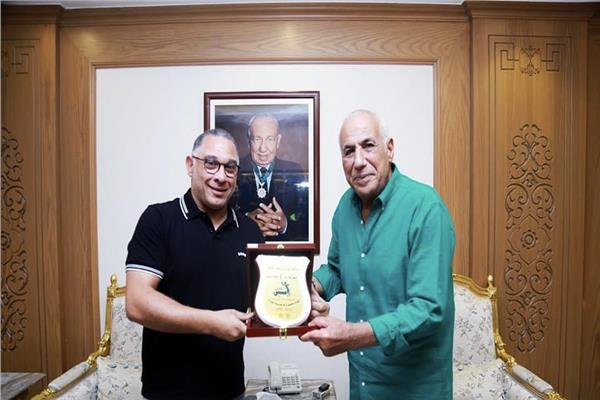 حسين لبيب رئيس مجلس إدارة نادي الزمالك، وأيمن الشريعي رئيس نادي إنبي