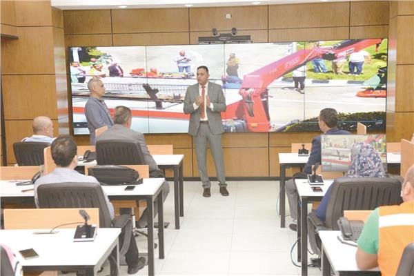 محافظ الدقهلية خلال جولته بالمركز