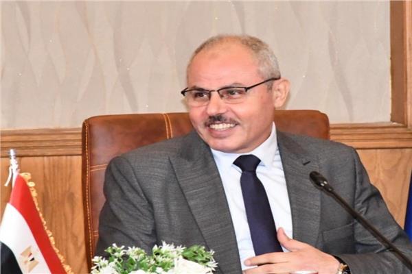  الدكتور ناصر مندور رئيس جامعة قناة السويس 