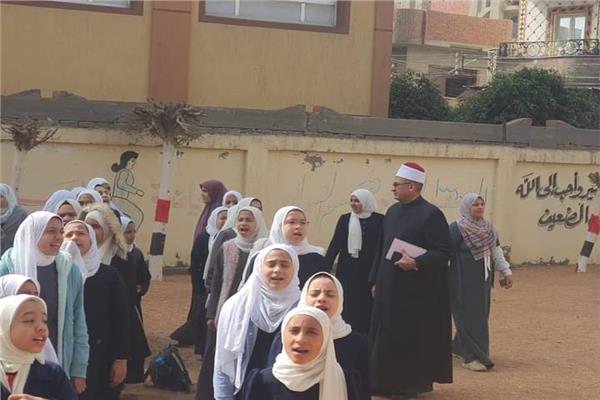 الشيخ عبداللطيف حسن طلحة، رئيس الإدارة المركزية لمنطقة الغربية الأزهرية خلال جولة 