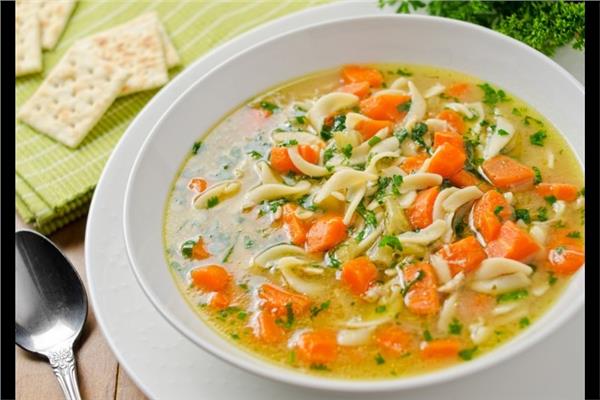 شوربة المكرونة بالجزر والبقدونس