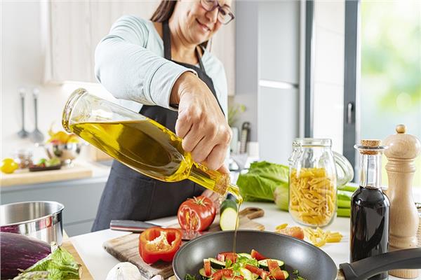 إزالة الزيوت الزائدة من الطعام