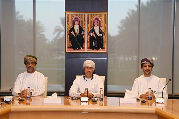 بانكج كيمجي وعزان بن قاسم  والدكتور منذر بن هلال البوسعيدي