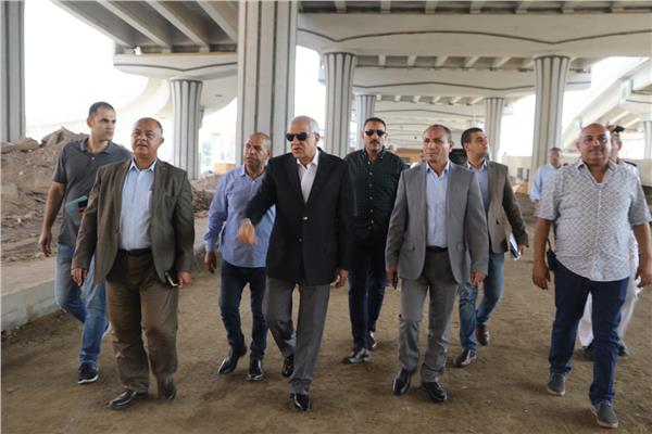 اللواء أحمد راشد محافظ الجيزة خلال جوله تفقدية
