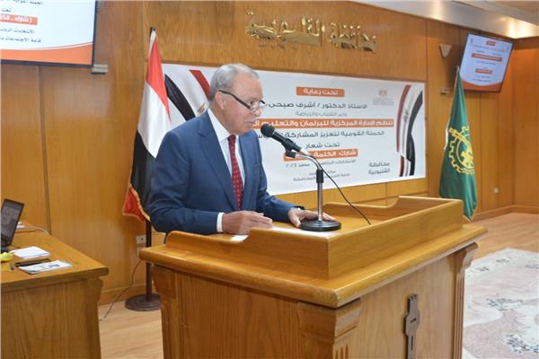 عبد الحميد الهجان محافظ القليوبية خلال القاء كلمة