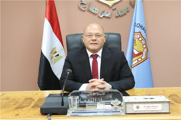 الدكتور حسان النعماني رئيس جامعة سوهاج