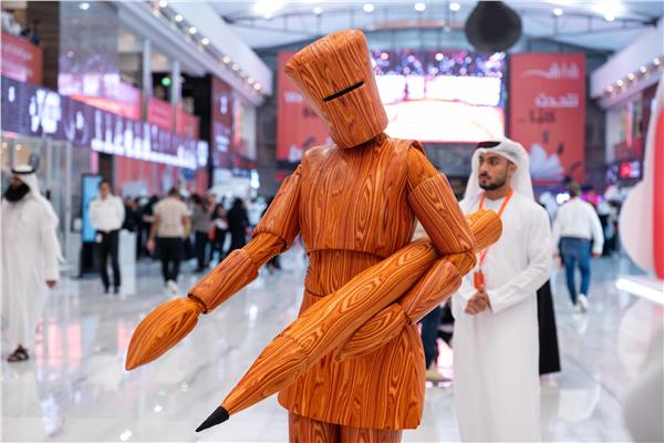 أبطال الروايات يخرجون من الكتب