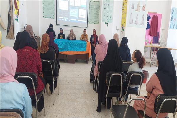 ندوة توعية للصحو الإنجابية وتنظيم الأسرة للفتيات بمطروح 