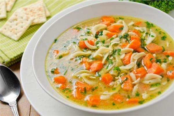شوربة المكرونة بالجزروالبقدونس