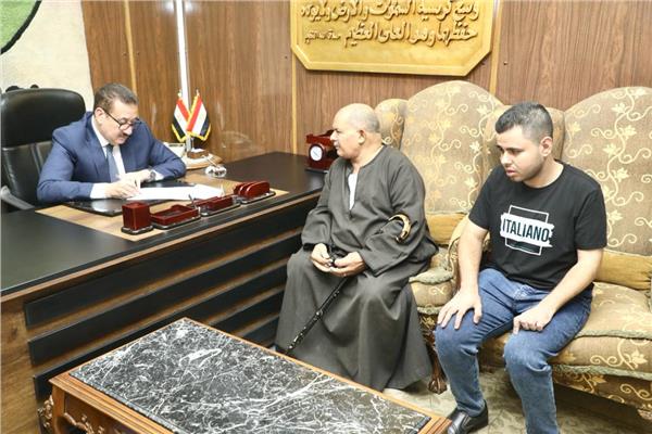  اللواء إبراهيم أبو ليمون محافظ المنوفية خلال لقاءاته بالمواطنين