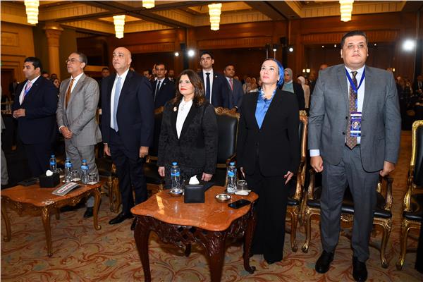 وزيرة الهجرة 