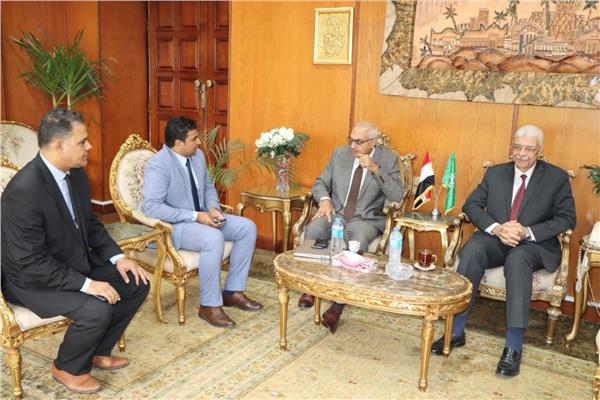 رئيس جامعة المنوفية يستقبل لجنة من إدارة جائزة  التميز الحكومى 