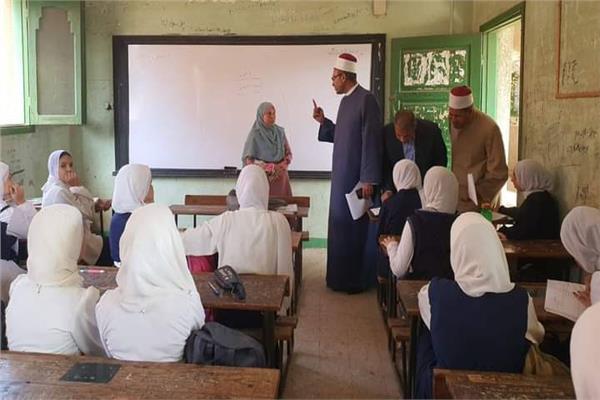 الشيخ عبداللطيف حسن طلحة، رئيس الإدارة المركزية لمنطقة الغربية الأزهرية خلال جولة 