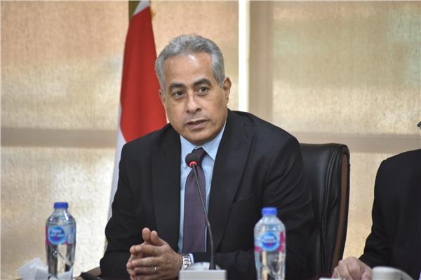 وزير العمل حسن شحاتة